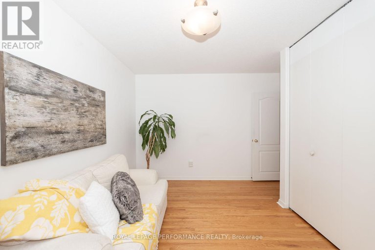 28549709/2091-tawney-road/hawthorne-meadows/ottawa/ontario/K1G1B9_23