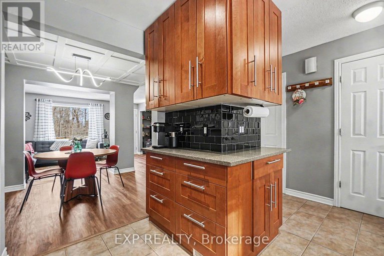 29426960/185-teal-crescent/chatelaine-village/ottawa/ontario/K1E2C3_9