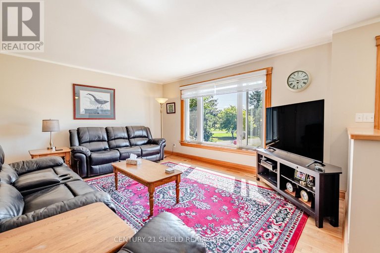 29038692/14215-county-rd-2-highway/south-stormont-osnabruck-twp/south-stormont/ontario/K0C1M0_10