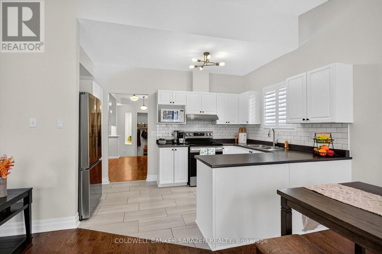 29073638/7-whitechapel-crescent/longfields/ottawa/ontario/K1S3G7_16