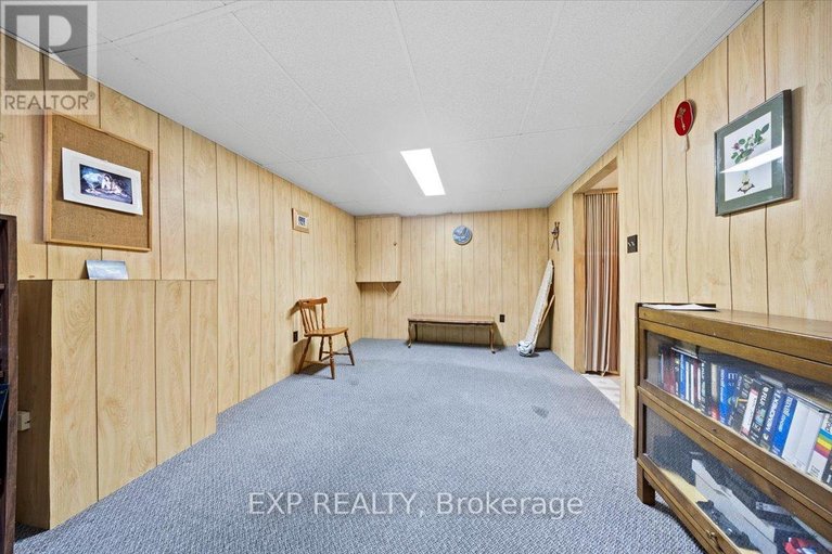 29485103/915-lawnsberry-drive/chatelaine-village/ottawa/ontario/K1E1Y2_28