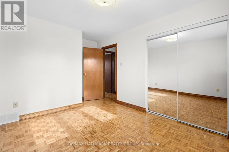 29615585/1310-ferguson-street/bel-air-heights/ottawa/ontario/K2C2K4_30