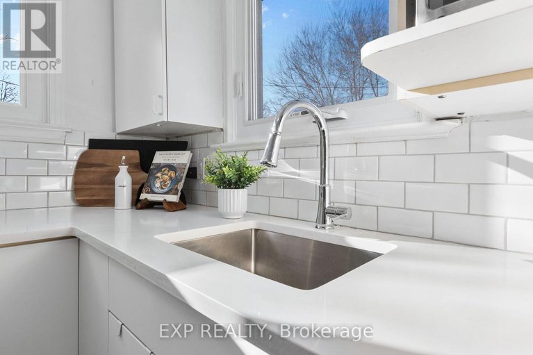 29269814/576-donald-street/overbrookcastle-heights/ottawa/ontario/K1K1L6_14