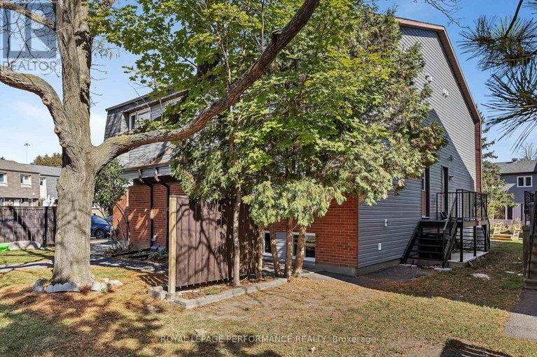 28997579/84-1317-marigold-crescent/pineview/ottawa/ontario/K1B5E7_28