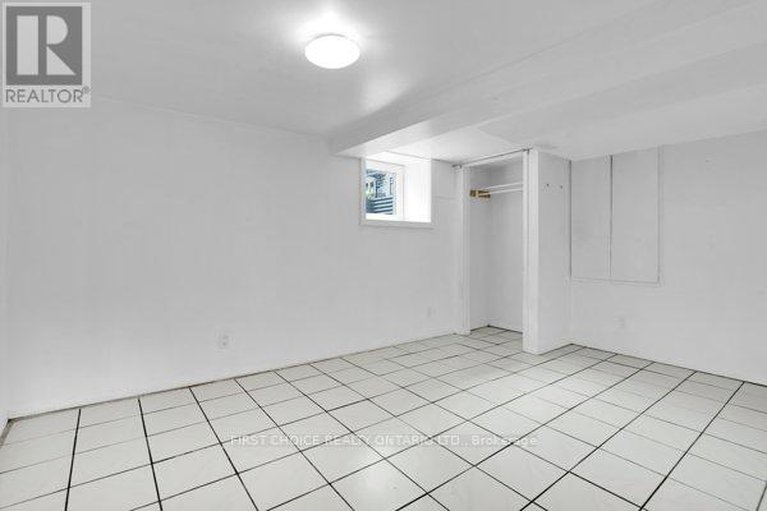 28627052/293-powell-avenue/west-centre-town/ottawa/ontario/K1S2A6_30