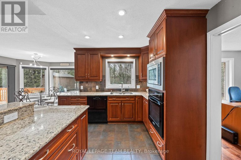 29629893/6584-harvest-grove-drive/greely/ottawa/ontario/K4P1E9_9