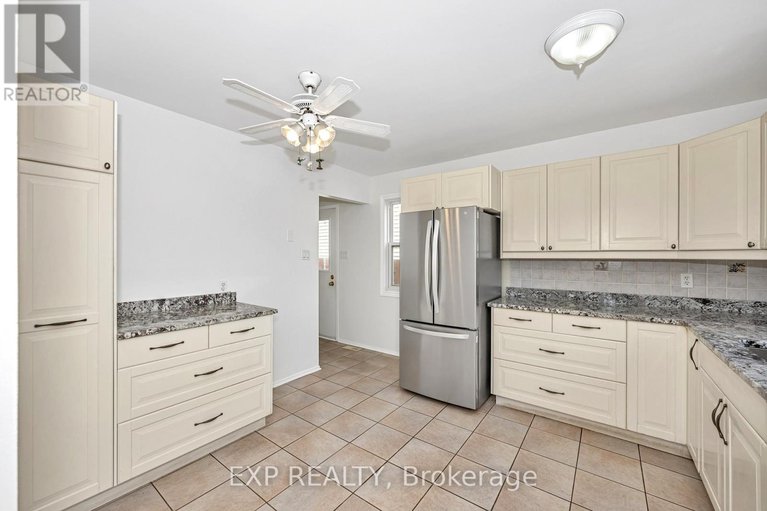 28480509/29-gowrie-drive/glencairnhazeldean/ottawa/ontario/K2L2T5_15