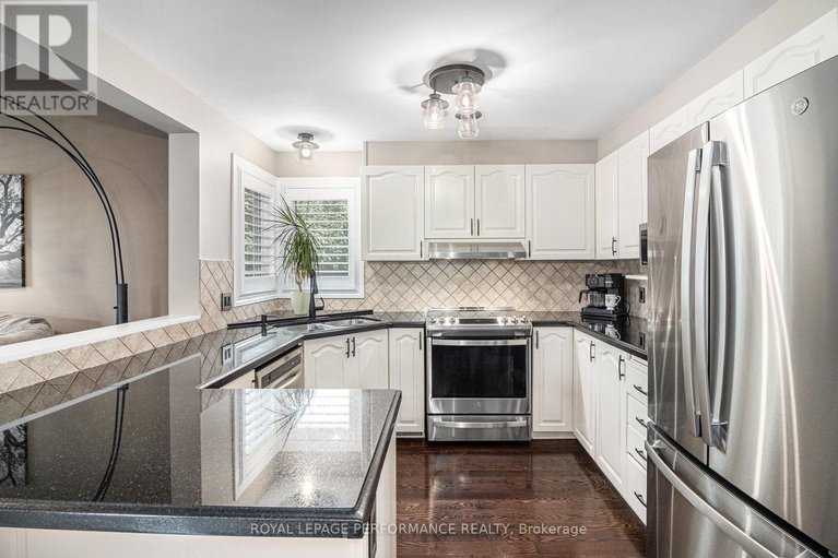 29629038/653-thicket-way/fallingbrookgardenway-south/ottawa/ontario/K4A3A7_16