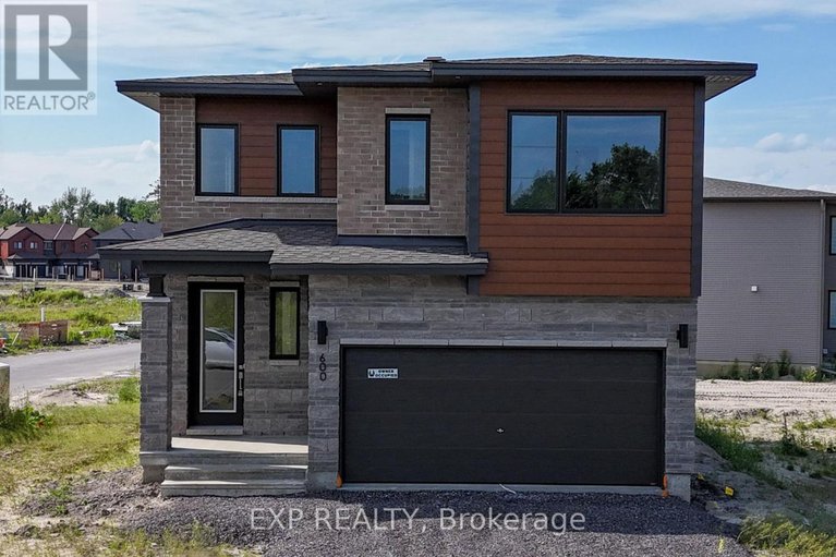 28942181/600-paakanaak-avenue/blossom-parkkemp-parkfindlay-creek/ottawa/ontario/K1X0J7_1