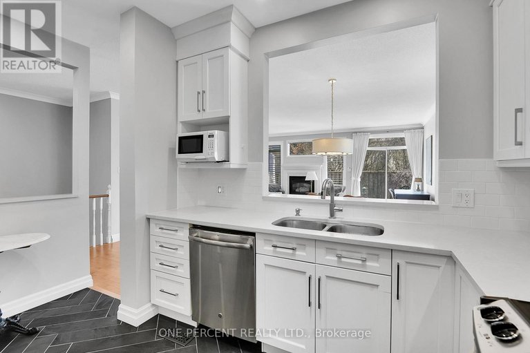 29676801/15-1240-kilborn-place/alta-vista/ottawa/ontario/K1H1B4_15