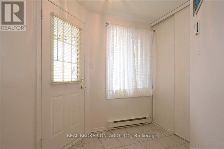 28410875/123-briston-private/hunt-club-park/ottawa/ontario/K1G5R1_2