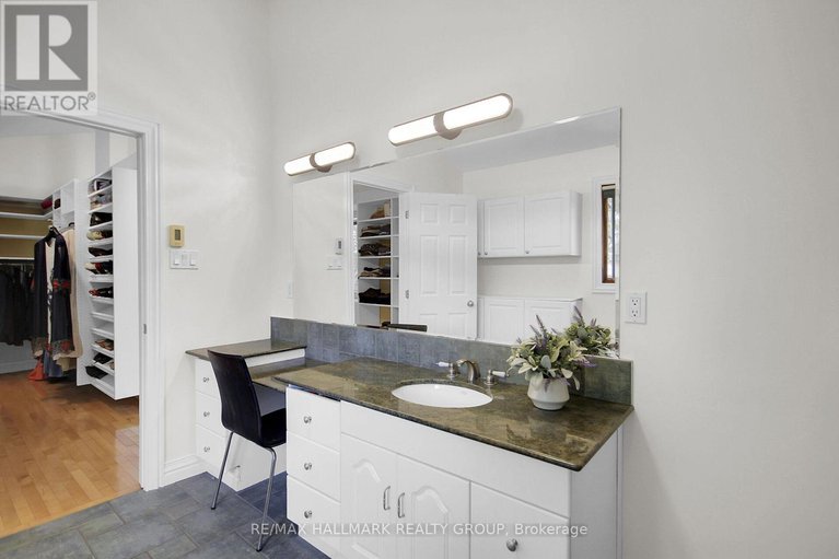 28389488/27-savuto-way/meadowlandscrestview/ottawa/ontario/K2G2S9_40