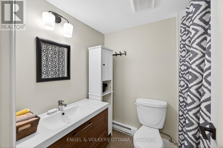 29616184/b-35-robinson-avenue/sandy-hill/ottawa/ontario/K1N8N8_16