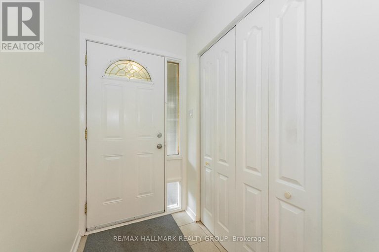 28909917/9-newbury-avenue/borden-farmstewart-farmcarleton-heightsparkwood-hills/ottawa/ontario/K2E6K7_4