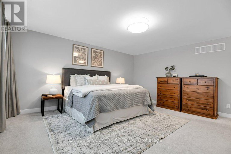 29357052/134-winterhaven-drive/mer-bleuebradley-estatesanderson-park/ottawa/ontario/K1W0H4_22