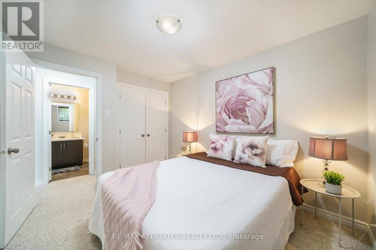 28356424/a-330-everest-private/elmvale-acres/ottawa/ontario/K1G4E4_10