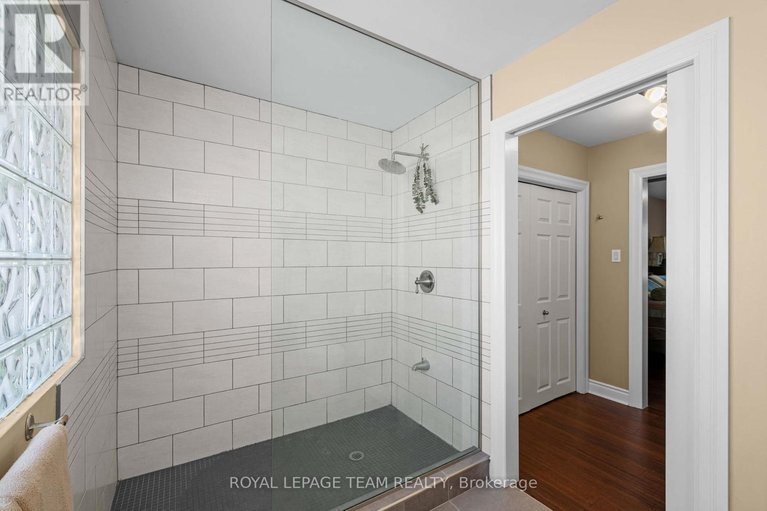 29669851/1986-fairbanks-avenue/alta-vistafaircrest-heights/ottawa/ontario/K1H5Y6_27