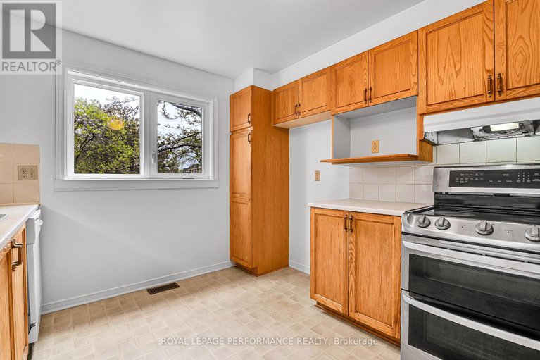 28371665/17-1838-summerfields-crescent/chapel-hill/ottawa/ontario/K1C7B7_17
