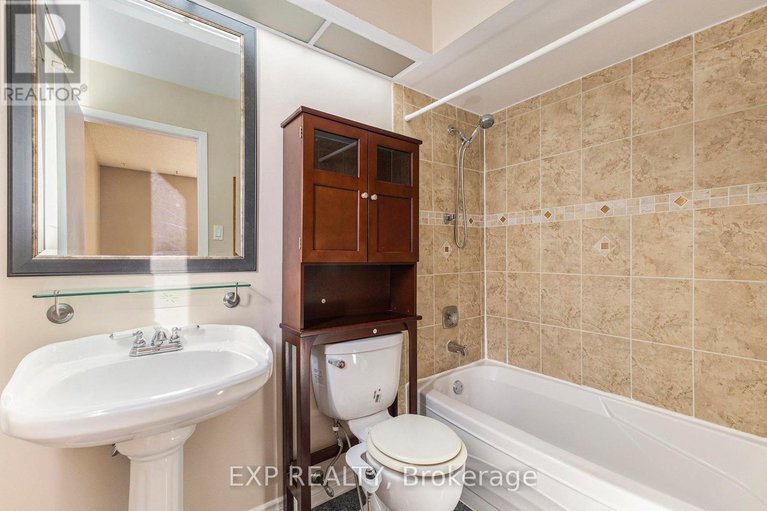 29055198/10-pommel-crescent/bridlewood/ottawa/ontario/K2M1A2_15