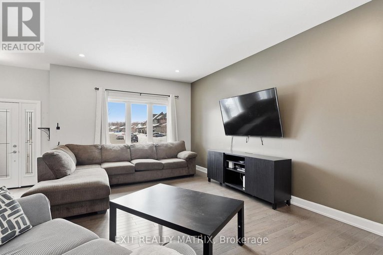 29394255/149-lyon-street/embrun/russell/ontario/K0A1W0_8