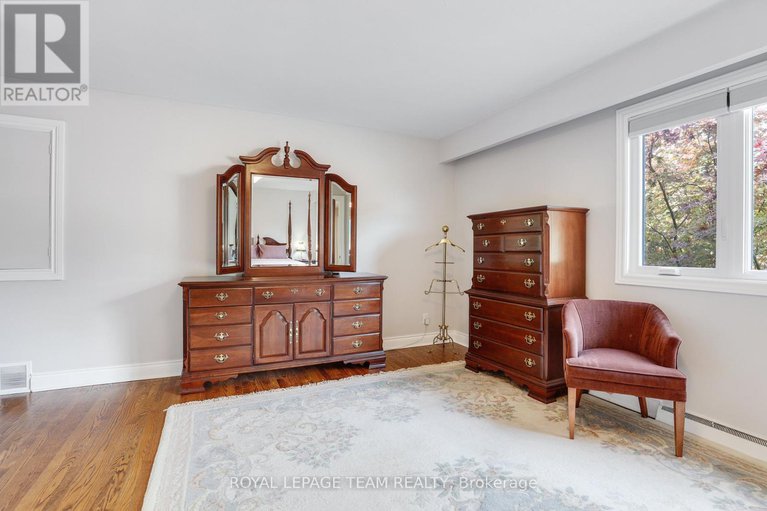 29431378/1939-wembley-avenue/carlingwood/ottawa/ontario/K2A1A8_30