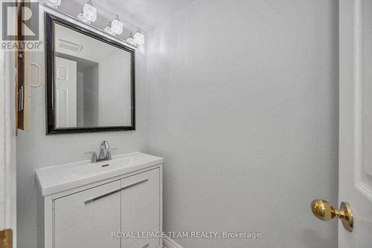 29577961/69-pinetrail-crescent/centrepointe/ottawa/ontario/K2G5B2_13