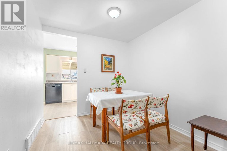 28819606/41-sovereign-avenue/craig-henrywoodvale/ottawa/ontario/K2G4W8_13