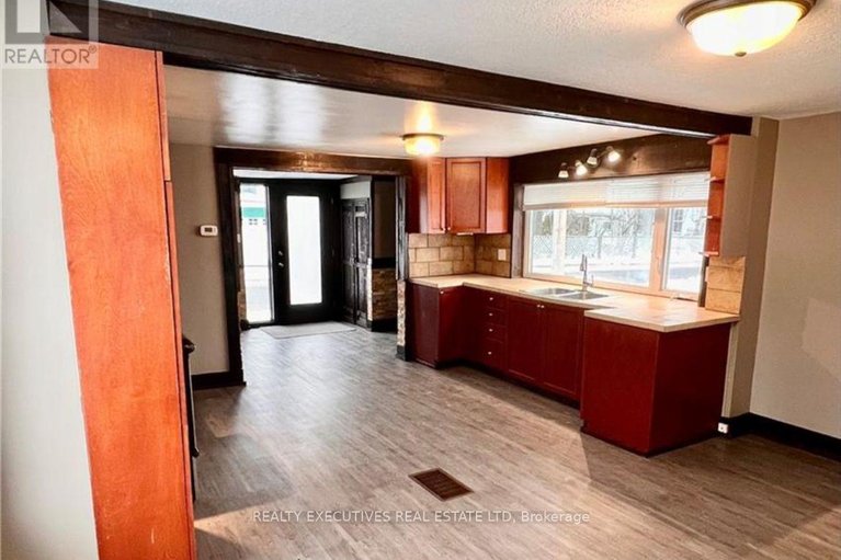 29507838/18-mill-street/chesterville/north-dundas/ontario/K0C1H0_17