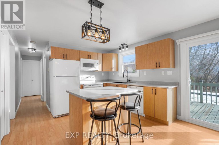 29139748/133-high-street/vankleek-hill/champlain/ontario/K0B1R0_8