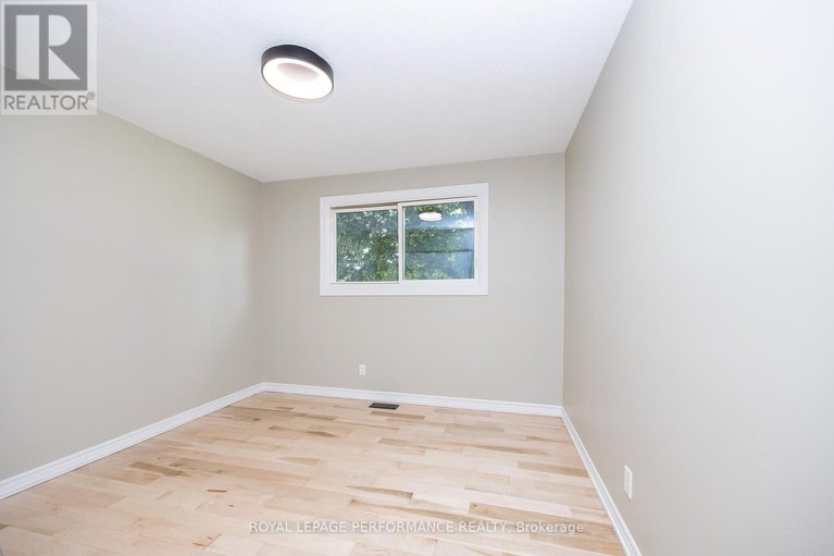 28604783/1398-jamison-avenue-s/bilberry-creekqueenswood-heights/ottawa/ontario/K1E1J5_23
