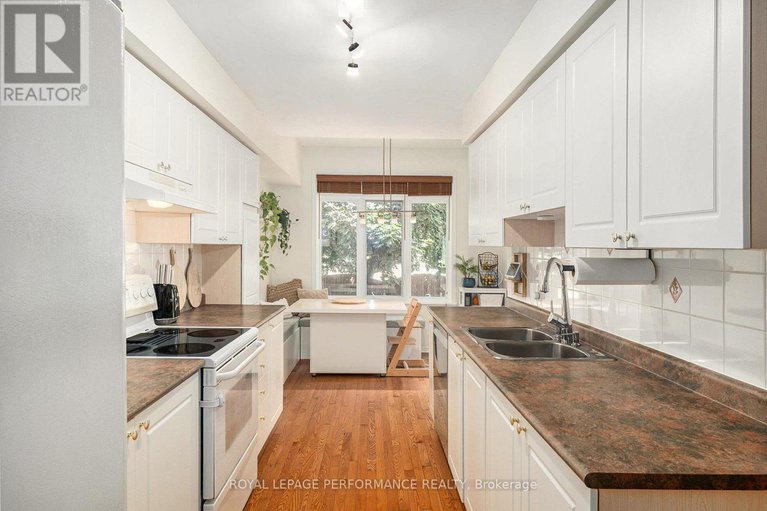 28628881/975-goose-river-avenue/riverside-southgloucester-glen/ottawa/ontario/K1V1T8_12