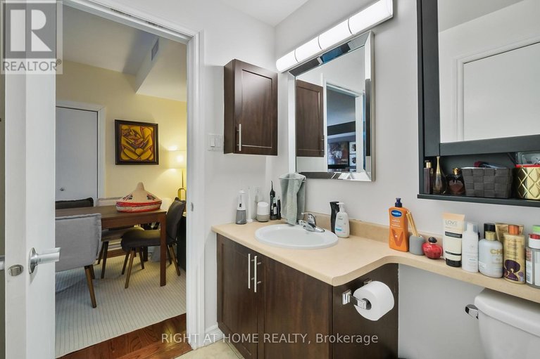 29527059/2302-234-rideau-street/sandy-hill/ottawa/ontario/K1N0A9_27