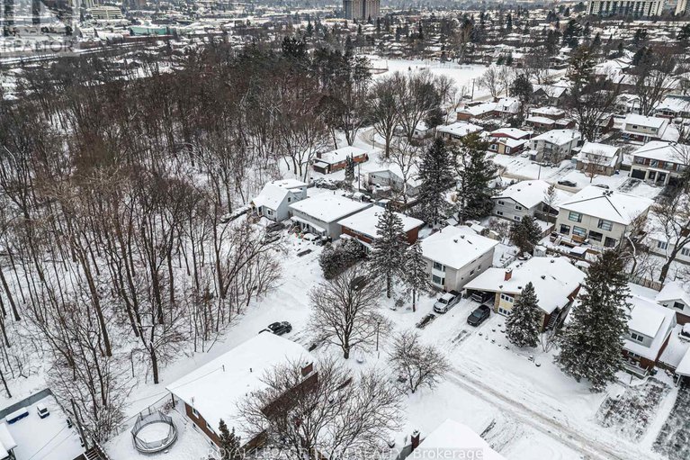 29231549/906-ivanhoe-avenue/queensway-terrace-north/ottawa/ontario/K2B5S5_30