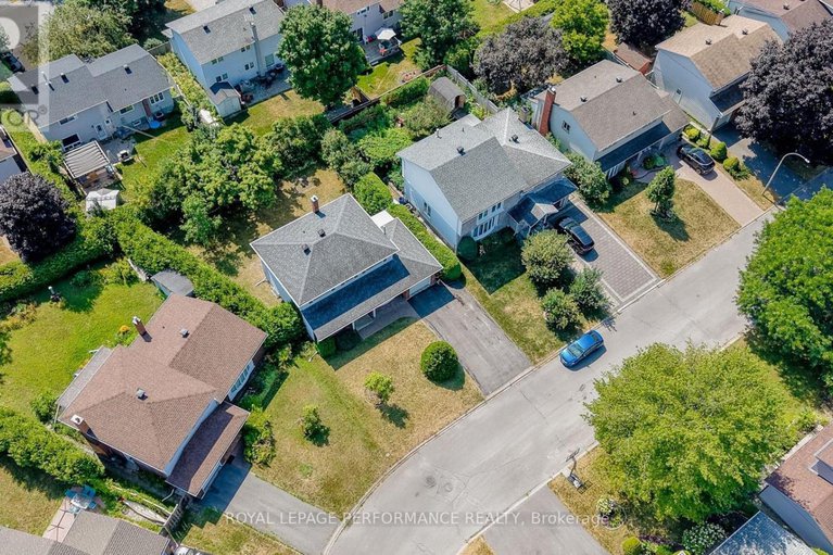 28731610/33-woodview-crescent/blackburn-hamlet/ottawa/ontario/K1B3B1_3