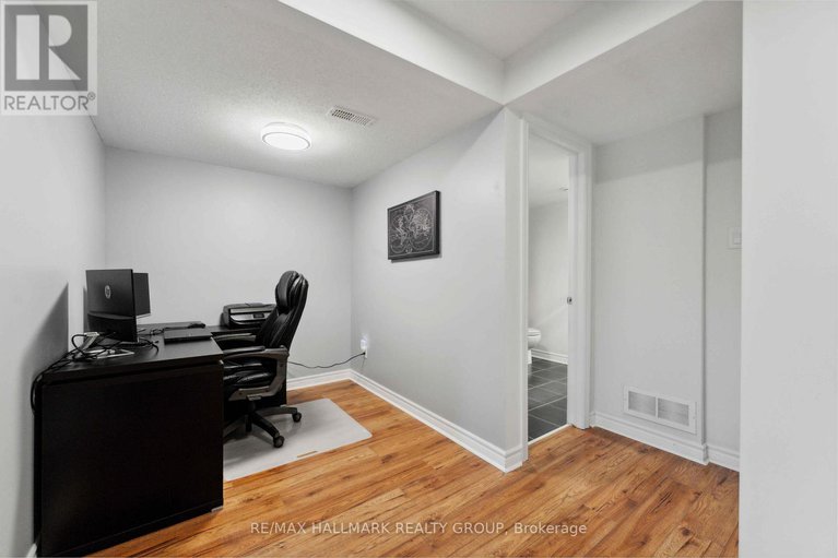 28421712/293a-titanium-private/convent-glen-north/ottawa/ontario/K1C0A5_24