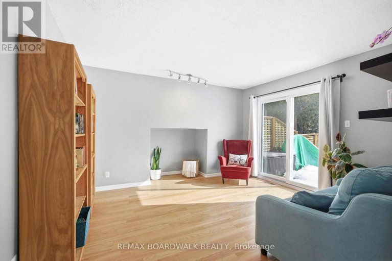 29434005/49-liston-crescent/katimavik/ottawa/ontario/K2L2W3_14