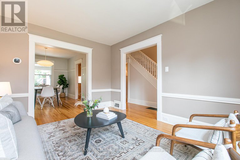 28437104/636-chapel-street/sandy-hill/ottawa/ontario/K1N7Z9_4