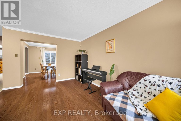 29415894/4-huntersfield-drive/hunt-club-parkgreenboro/ottawa/ontario/K1T3E4_3