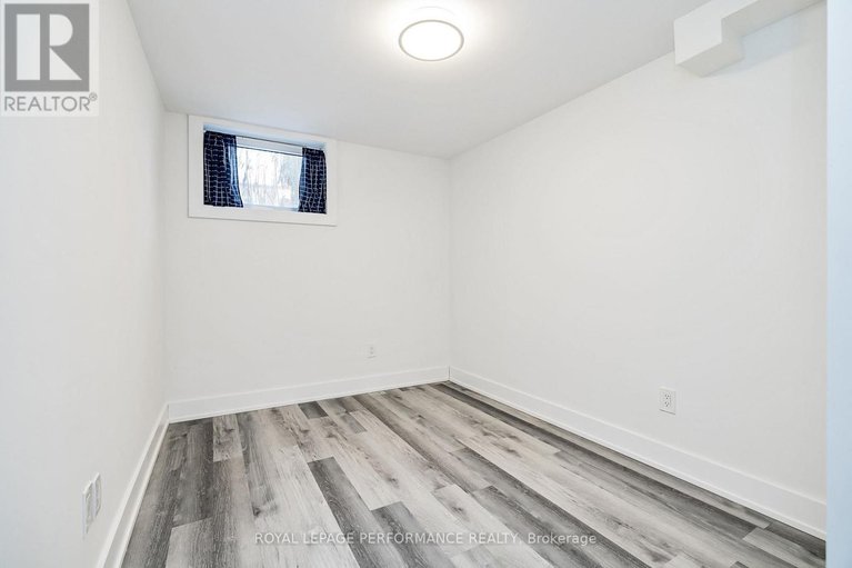 29628289/36-largo-crescent/meadowlandscrestview/ottawa/ontario/K2G3C7_29