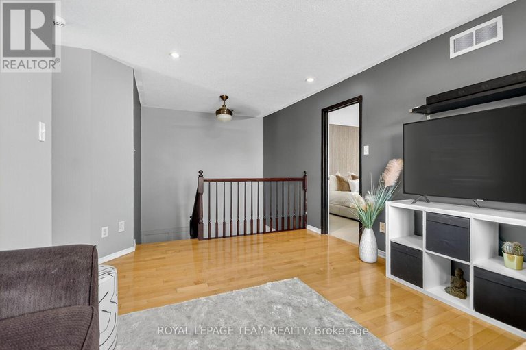 28882622/2001-dunollie-crescent/morgans-grantsouth-march/ottawa/ontario/K2W1H5_30