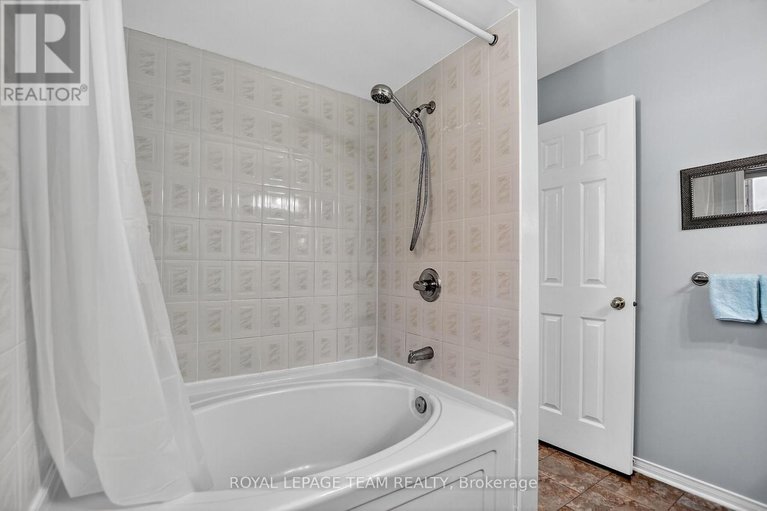 28939848/20-vistapointe-drive/barrhaven-east/ottawa/ontario/K2G6N3_23