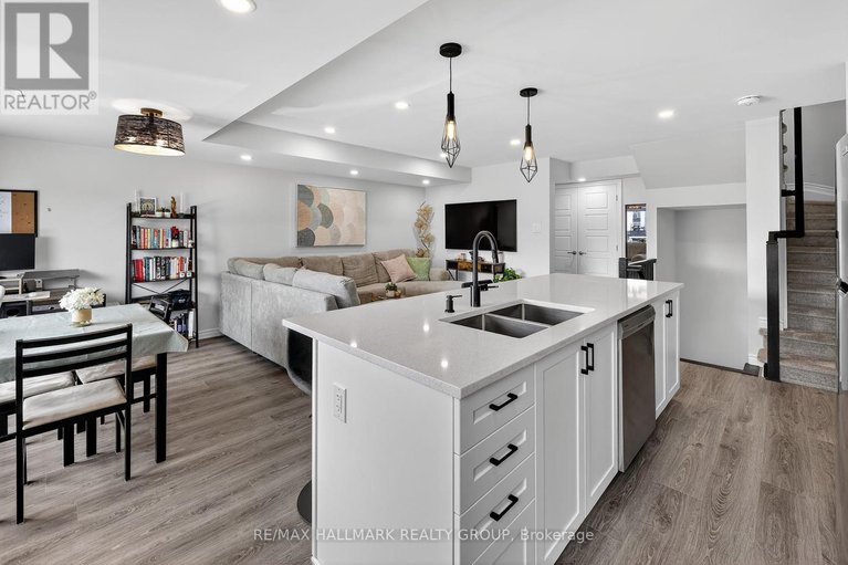 28509446/551-takamose-private/cfb-rockcliffe-and-area/ottawa/ontario/K1K5A5_16