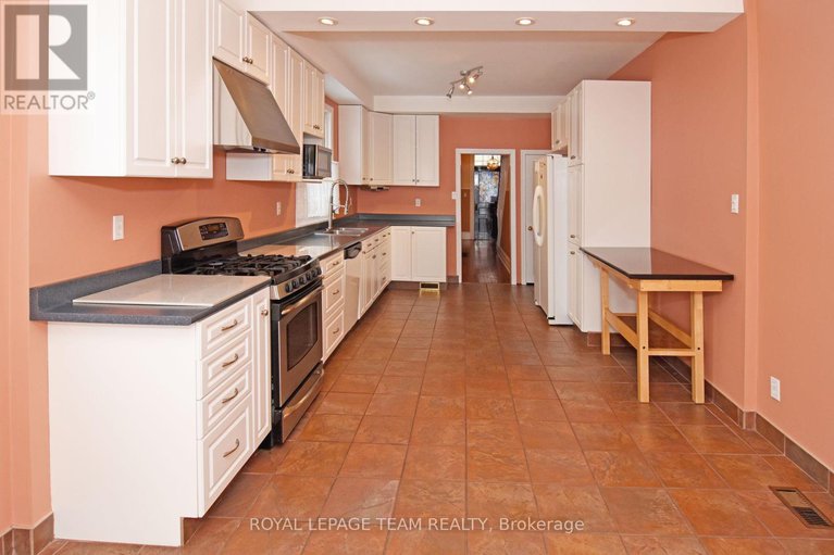 28731469/235-cambridge-street-n/west-centre-town/ottawa/ontario/K1R7B5_17