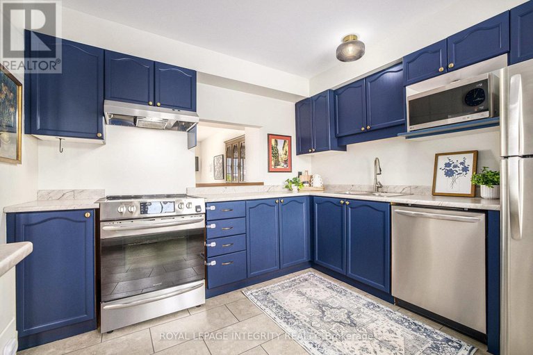 28641296/135-monterey-drive/leslie-park/ottawa/ontario/K2H7A9_9