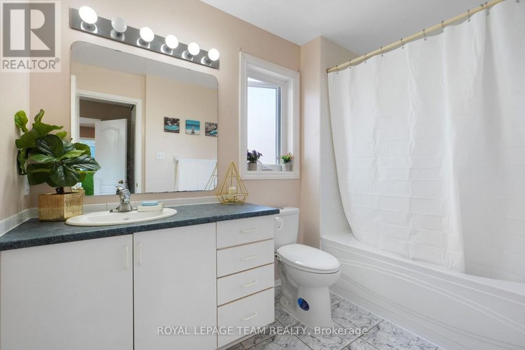 29650205/29-apple-creek-crescent/emerald-meadowstrailwest/ottawa/ontario/K2M2N3_25