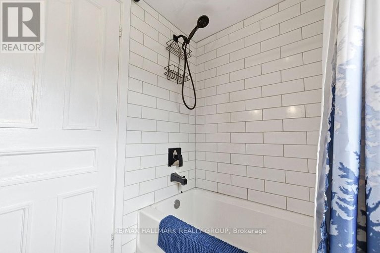 29645048/50-poole-street/mcnabbraeside-twps/mcnabbraeside/ontario/K7S1J2_25