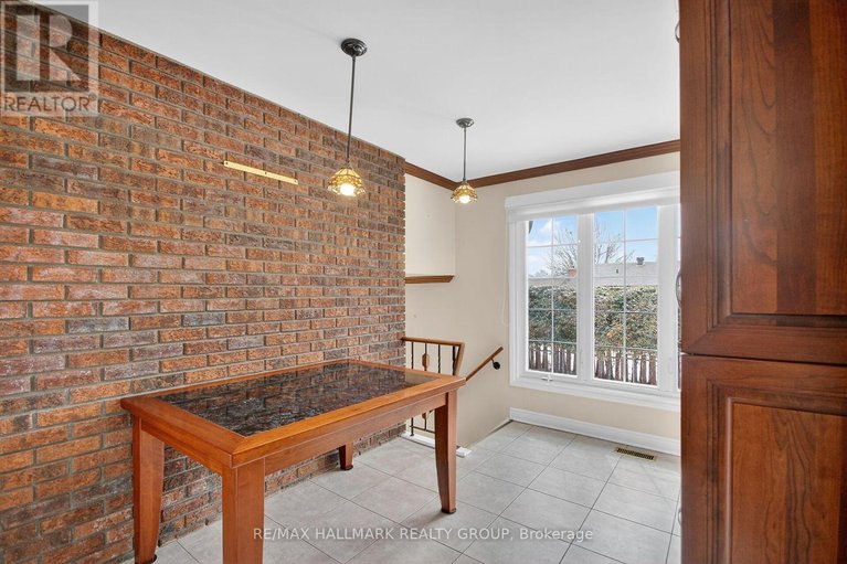 29582128/1050-plante-drive/hunt-clubwestern-community/ottawa/ontario/K1V9E6_17