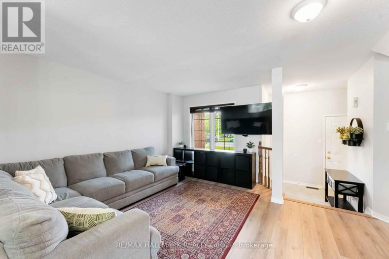 28384628/1532-duplante-avenue/fallingbrookpineridge/ottawa/ontario/K4A3Z2_8