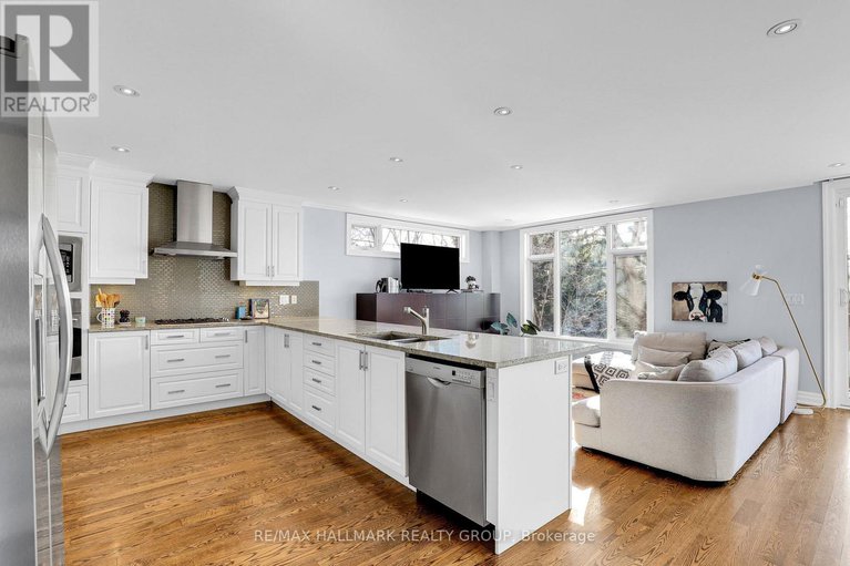 29433239/556-edison-avenue/mckellarhighland/ottawa/ontario/K2A1V4_15