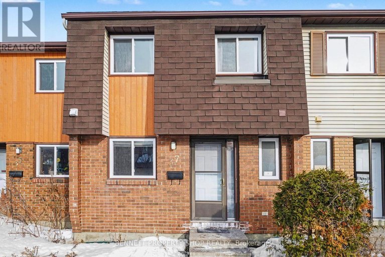 29448215/37-pixley-private/riverview-park/ottawa/ontario/K1G4C3_2